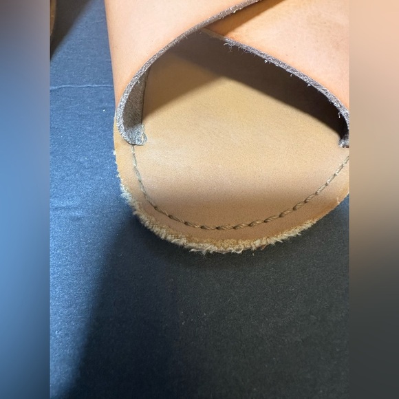 Gap Crossover Strap Flat Sandals size 6 - Picture 3 of 7